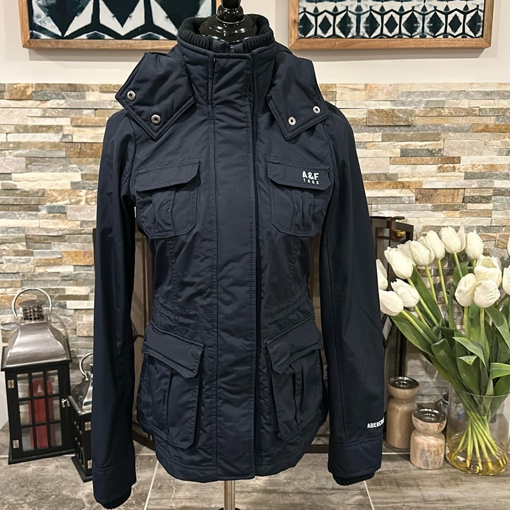 ABERCROMBIE & FITCH WOMEN’S ALL SEASON WEATHER WARRIOR JACKET